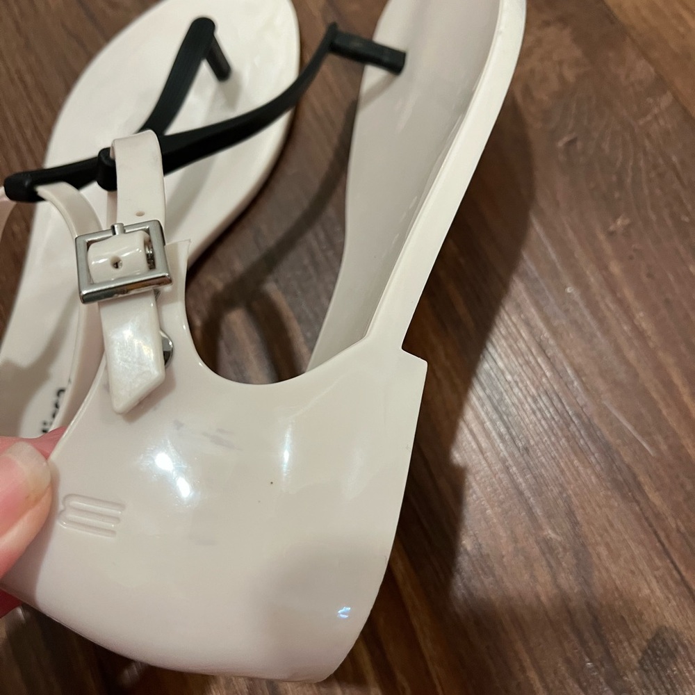 Melissa "Honey Chrome" Cream With Black T-Strap Flats Size S 4 - Picture 8 of 9